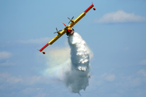 Un canadair in azione