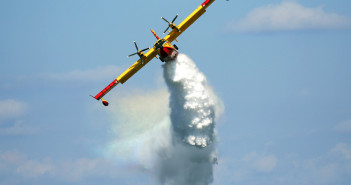 Un canadair in azione